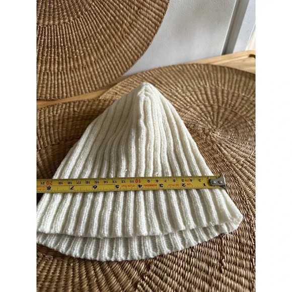 White textured striped Beanie hat - Picture 4 of 7